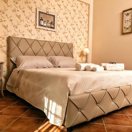Il Mandorlo Fiorito Bed And Breakfast 奥利亚斯特罗奇伦托 外观 照片